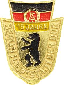 Значки с элементами герба Берлин(15 jahre. Berlin haupstadtder DDR)